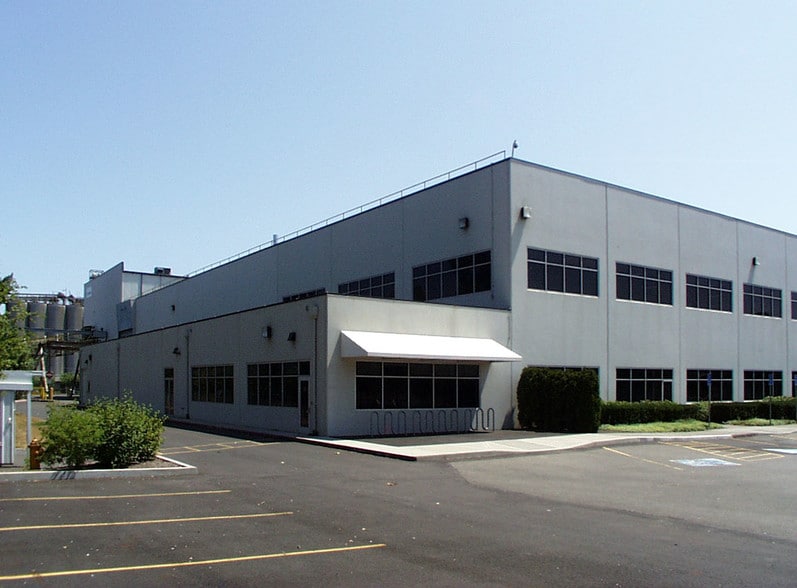 More Photos Of 15540 N Lombard St, Portland Warehouse For Lease
