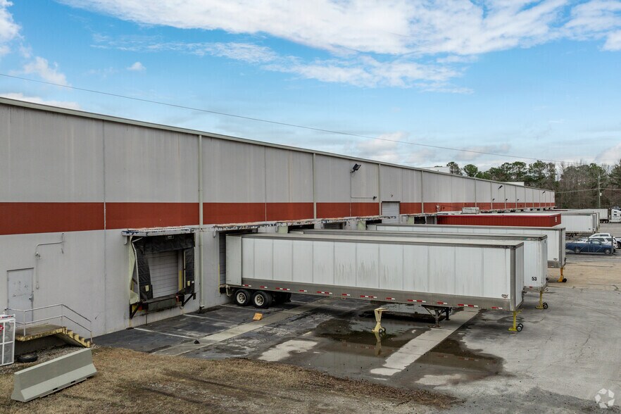 More Photos Of 3100 Elmhurst Ln, Portsmouth Distribution For Lease