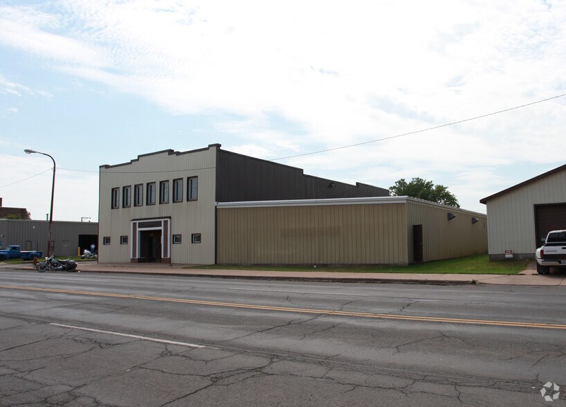 More Photos Of 429-431 Tower Ave, Superior Manufacturing For Sale
