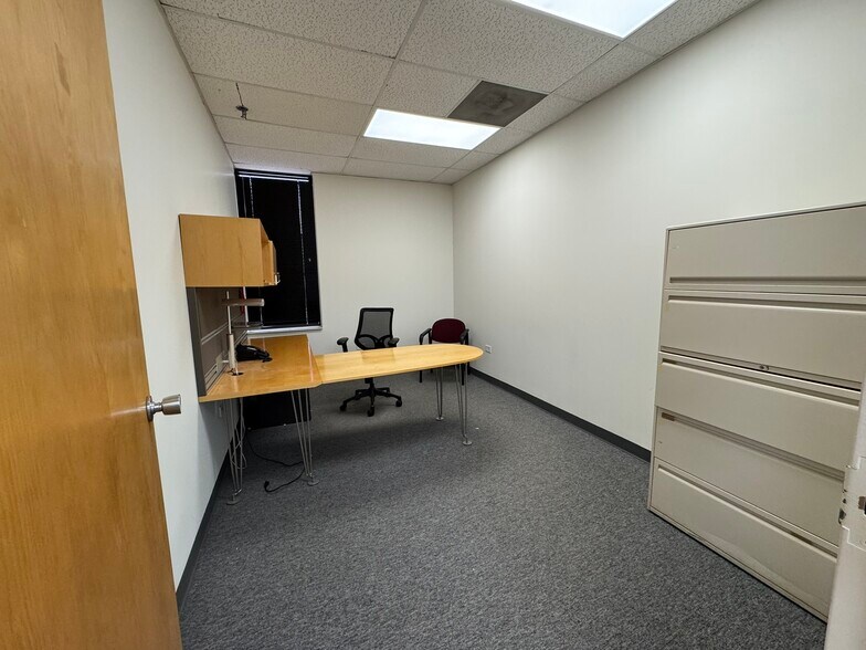 More Photos Of 1985 Ohio St, Lisle Warehouse For Lease