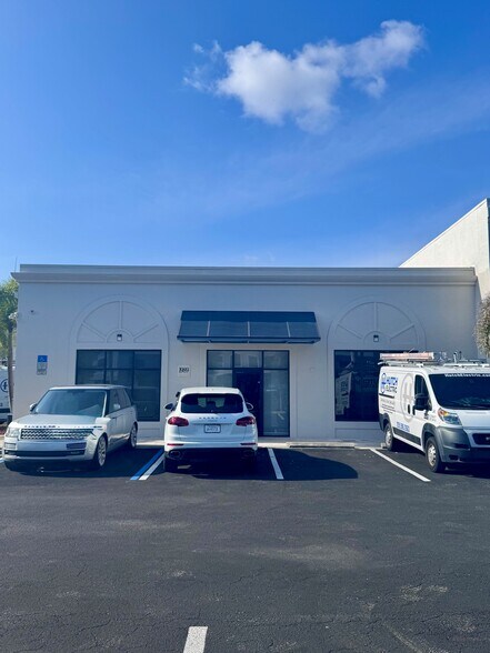 More Photos Of 1989 Trade Center Way, Naples Warehouse For Lease