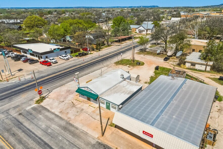 More Photos Of 542 Graham St, Tuscola General Retail For Sale