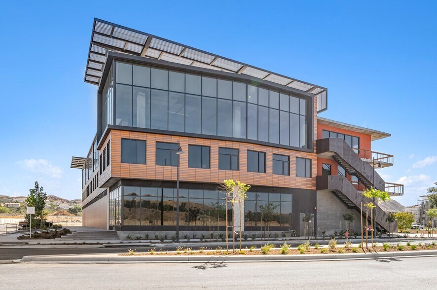 More Photos Of 27651 Lincoln Pl, Santa Clarita Office For Lease