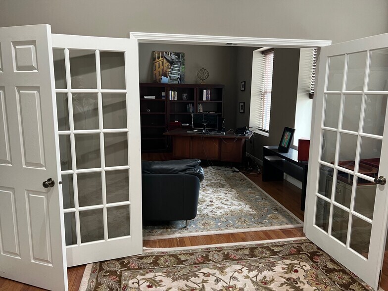 More Photos Of 127 W Taylor St, Grant Park Multifamily For Sale