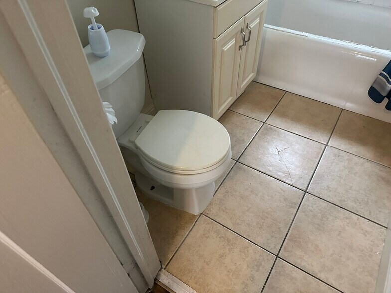 More Photos Of 150 W Stadium Dr, Stockton Apartments For Sale