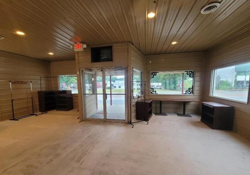 More Photos Of 214 W Main St, Elizabeth Restaurant For Sale