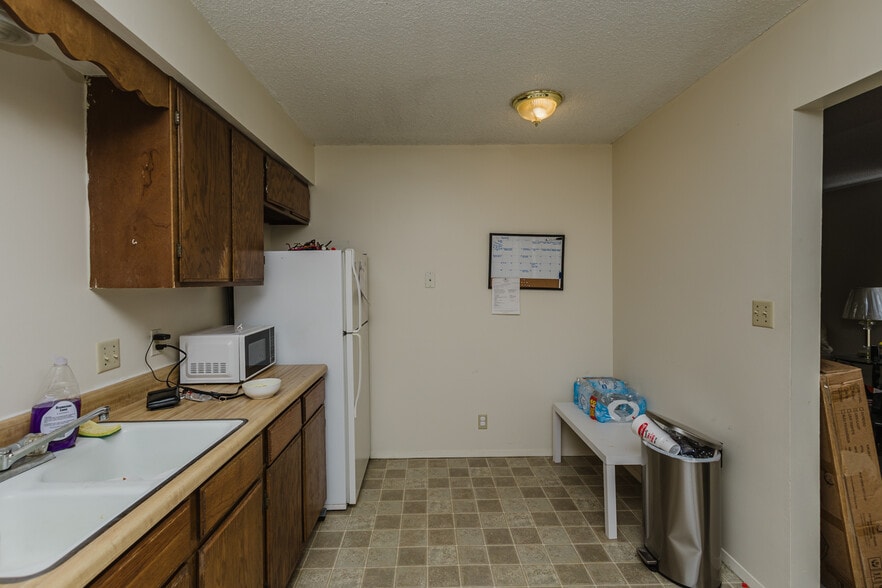 More Photos Of 401 E Avenue A, Hutchinson Apartments For Sale