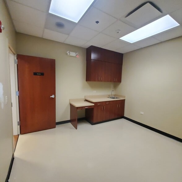 More Photos Of 1720-1790 W Golf Rd, Mount Prospect Unknown For Lease