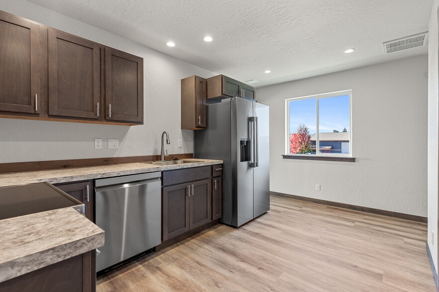 More Photos Of 9990 N Lyle Loop, Hayden Warehouse For Sale