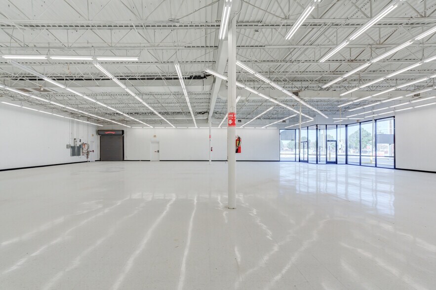 More Photos Of 5819 4th St, Lubbock Freestanding For Lease