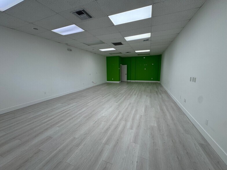 More Photos Of 7050 Winkler Rd, Fort Myers Unknown For Lease
