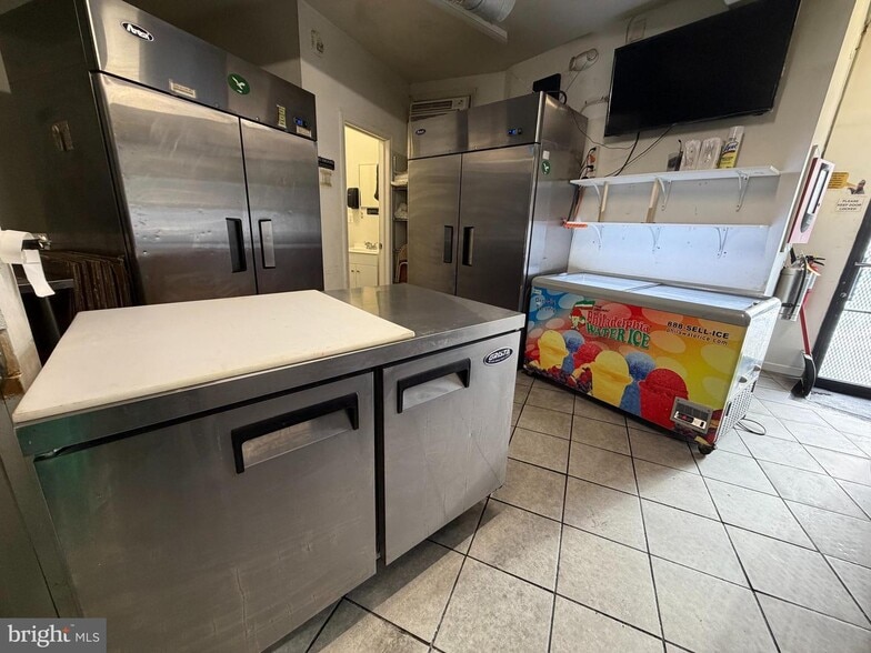 More Photos Of 2101 Reed St, Philadelphia Freestanding For Sale