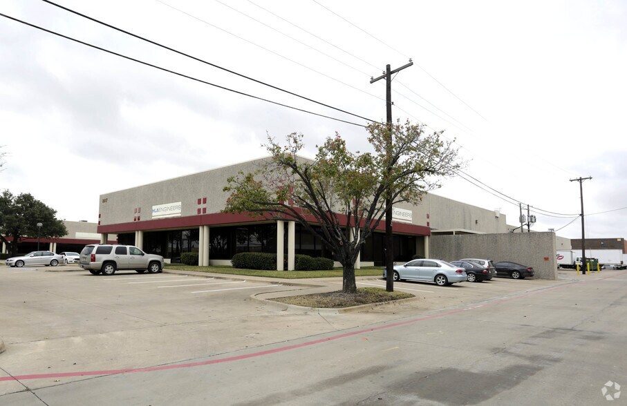 More Photos Of 8617 Ambassador Row, Dallas Showroom For Lease