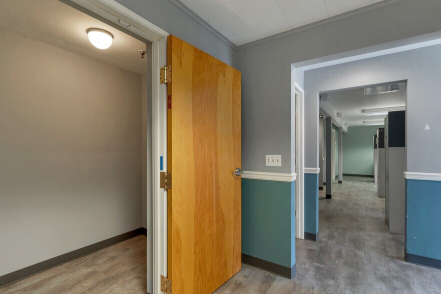 More Photos Of 151 W Washington St, Stayton Storefront Retail Office For Lease