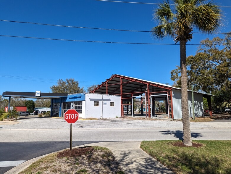 More Photos Of 715 Main St, Dunedin Auto Repair For Lease