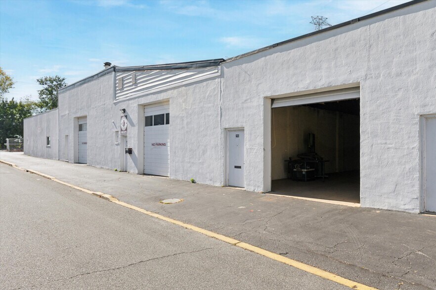 More Photos Of 101 Hawley St, Wilmington Warehouse For Lease
