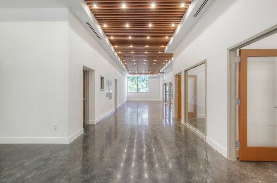 Primary Photo Of 5325 Topanga Canyon Blvd, Woodland Hills Office Residential For Lease