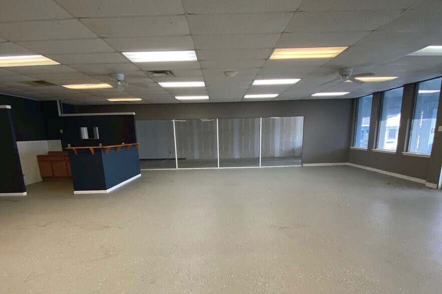 More Photos Of 7936-7936 Quivira Rd, Lenexa Storefront For Lease
