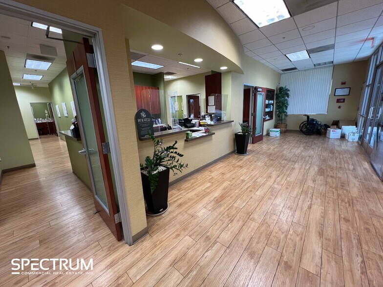 More Photos Of 21060 Centre Pointe Pky, Santa Clarita Medical For Lease