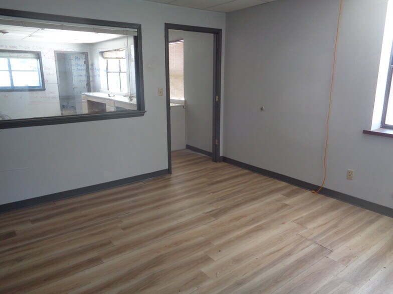 More Photos Of 3916 S Lynn Ct, Independence Medical For Lease