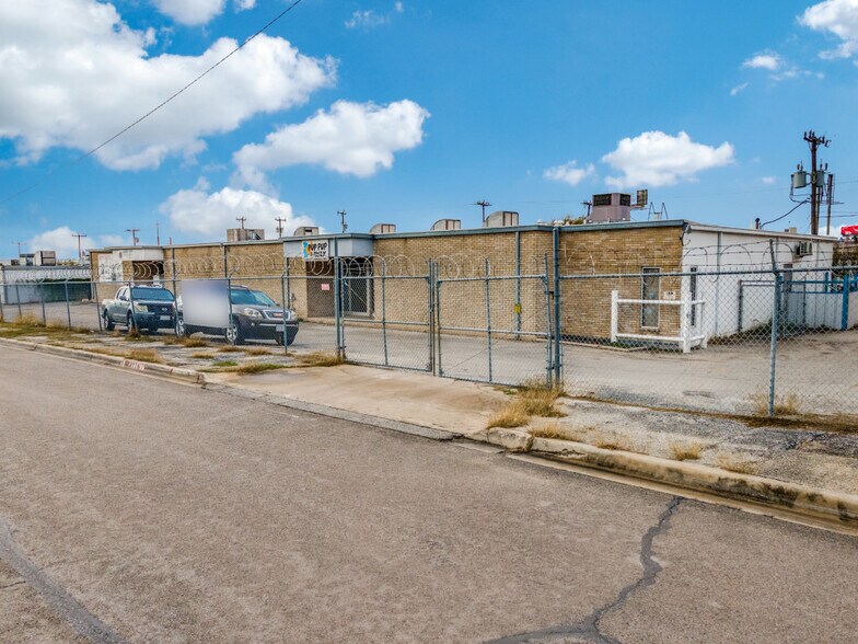 More Photos Of 5722-5724 Kenwick St, San Antonio Warehouse For Lease