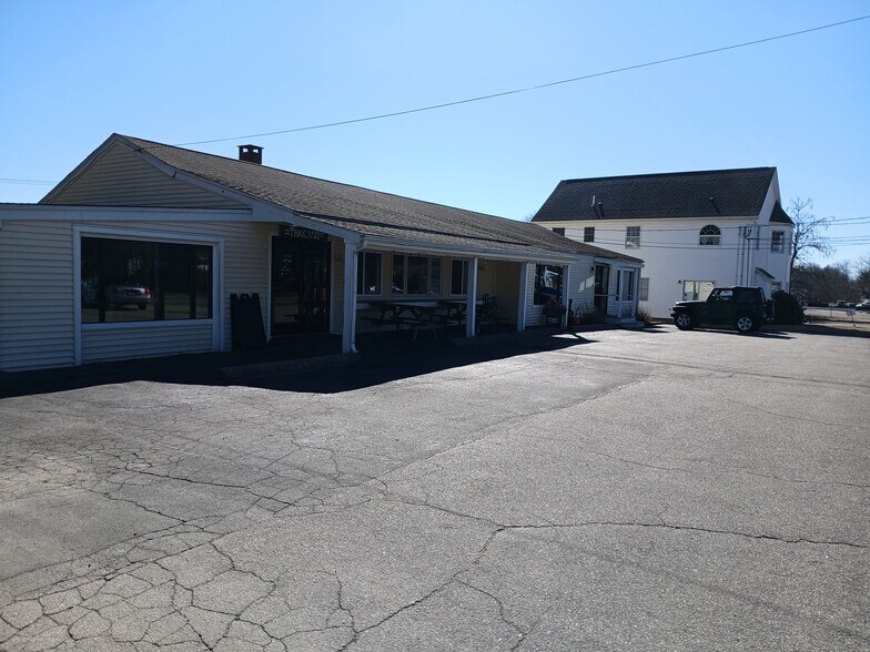 More Photos Of 350 E Main St, Clinton Storefront For Sale