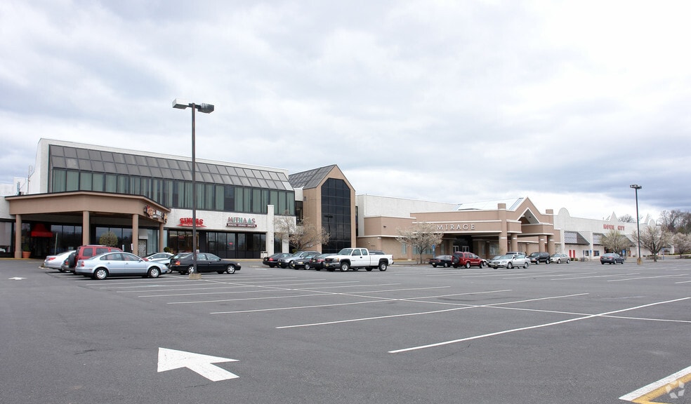 More Photos Of 1665a Oak Tree Rd, Edison Unknown For Lease