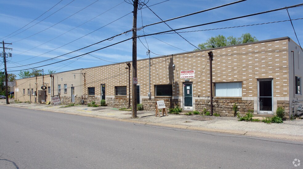 More Photos Of 2930-2942 Industrial Blvd, Bethel Park Warehouse For Lease