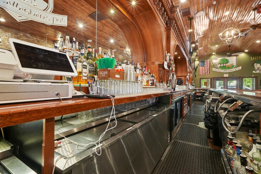 More Photos Of 10618 S Western Ave, Chicago Bar For Sale