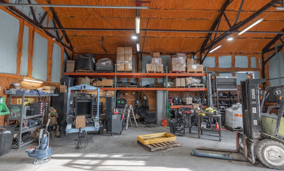 More Photos Of 300 Washington St, South Roxana Warehouse For Sale