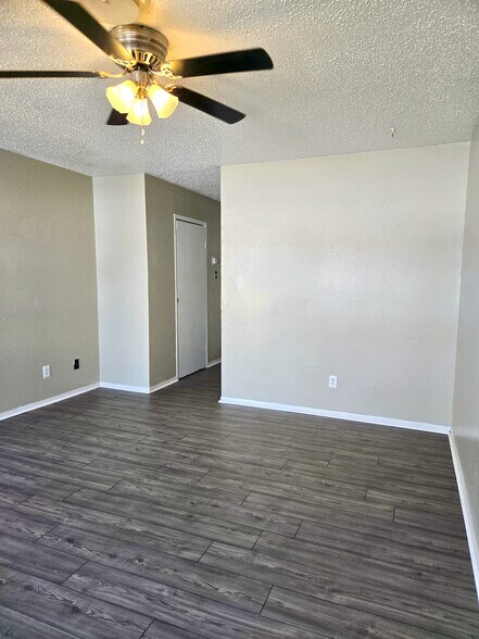 More Photos Of 1400 N Saint Marys St, Beeville Apartments For Sale