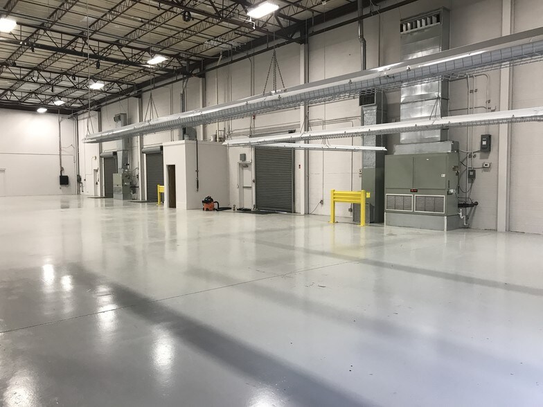 More Photos Of 822 James Record Rd, Huntsville Warehouse For Lease