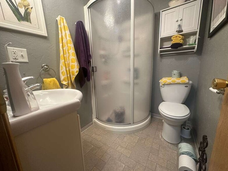 More Photos Of 810 E US Hwy 275, Ewing Hotel For Sale