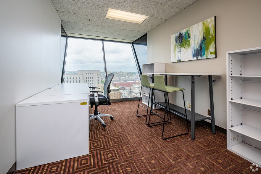 More Photos Of 650 Poydras St, New Orleans Coworking Space