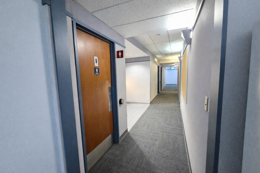 More Photos Of 4512 46 St, Olds Office For Lease