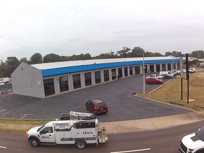 More Photos Of 3620 Lamar Ave, Memphis General Retail For Lease