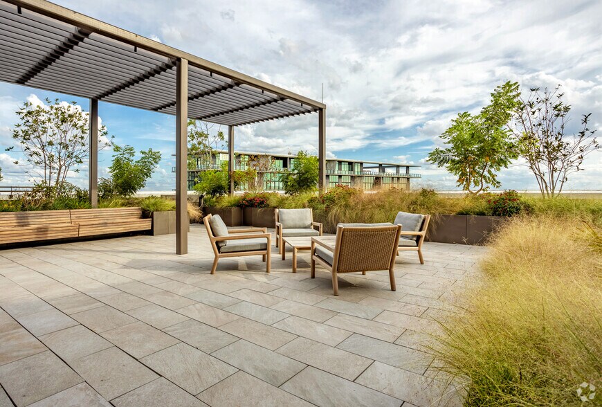 More Photos Of 1001 Water St, Tampa Office For Lease