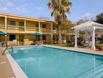 More Photos Of 6 N Sam Houston Pky E, Houston Hotel For Sale