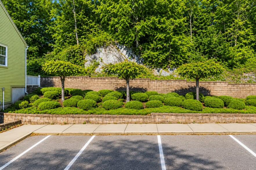 More Photos Of 620 Norwich New London Tpke, Uncasville Office For Lease