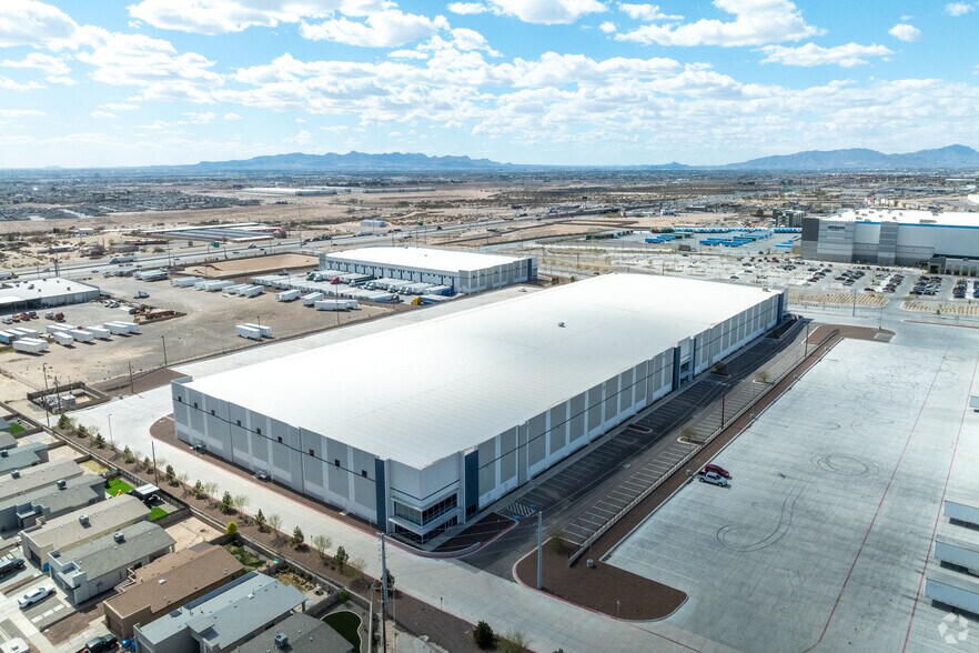 More Photos Of 12100 Emerald Pass Ave, El Paso Distribution For Lease