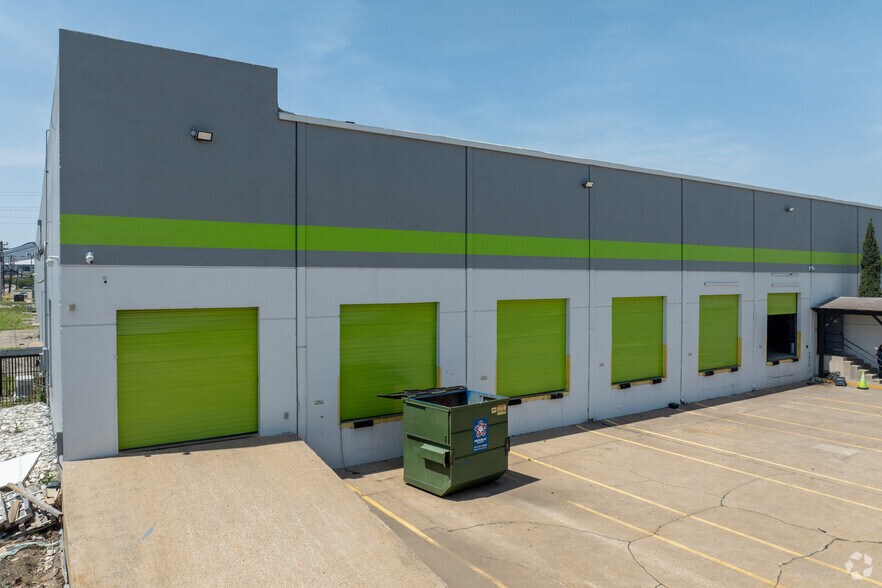 More Photos Of 2200-2202 E Randol Mill Rd, Arlington Warehouse For Lease