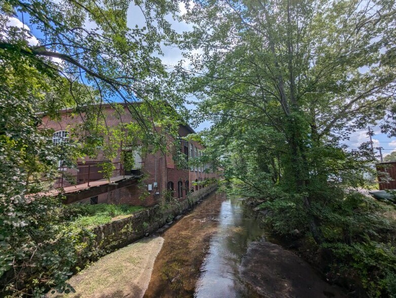 More Photos Of 70 Moshassuck Rd, Lincoln Manufacturing For Lease