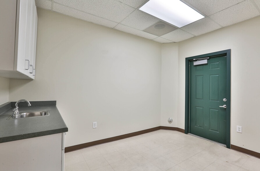 More Photos Of 2375 Montpelier Dr, San Jose Medical For Lease