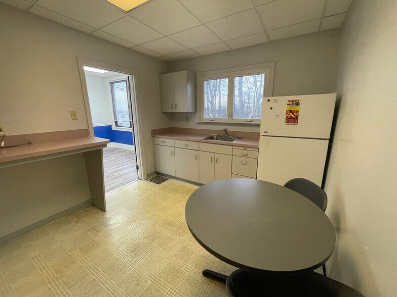 More Photos Of 5964 Steubenville Pike, McKees Rocks Office For Lease