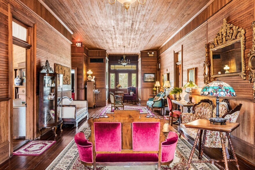 More Photos Of 323 N Main St, Swainsboro Restaurant For Sale