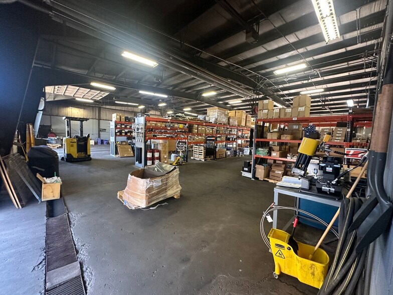 More Photos Of 5301 Crayton Ave, Cleveland Warehouse For Lease