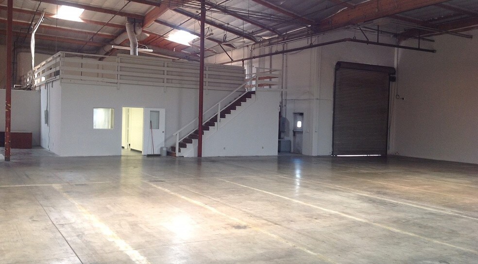 More Photos Of 106 W Gardena Blvd, Carson Warehouse For Lease