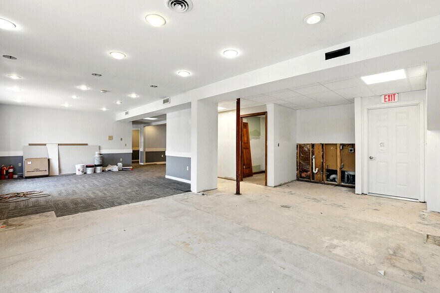 More Photos Of 40 S River Rd, Bedford Medical For Lease