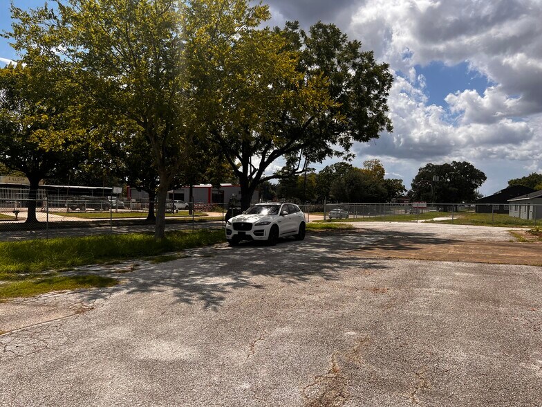 More Photos Of 11950 Alief Clodine Rd, Houston Light Distribution For Lease