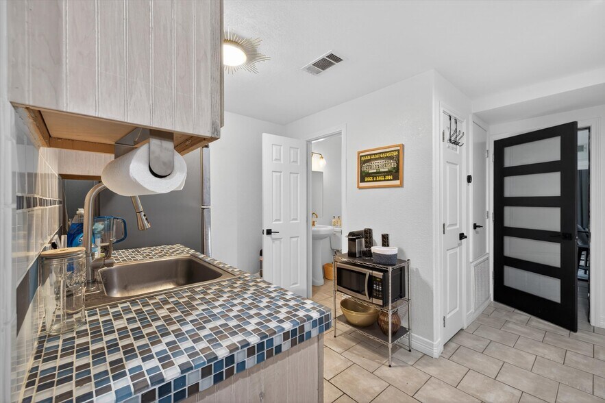 More Photos Of 2217 Sealy St, Galveston Office Residential For Sale